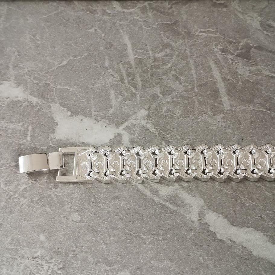 https://assets.mercari-shops-static.com/-/large/plain/2JXobjPKvvfcJFKshXm8xW.jpg@jpg