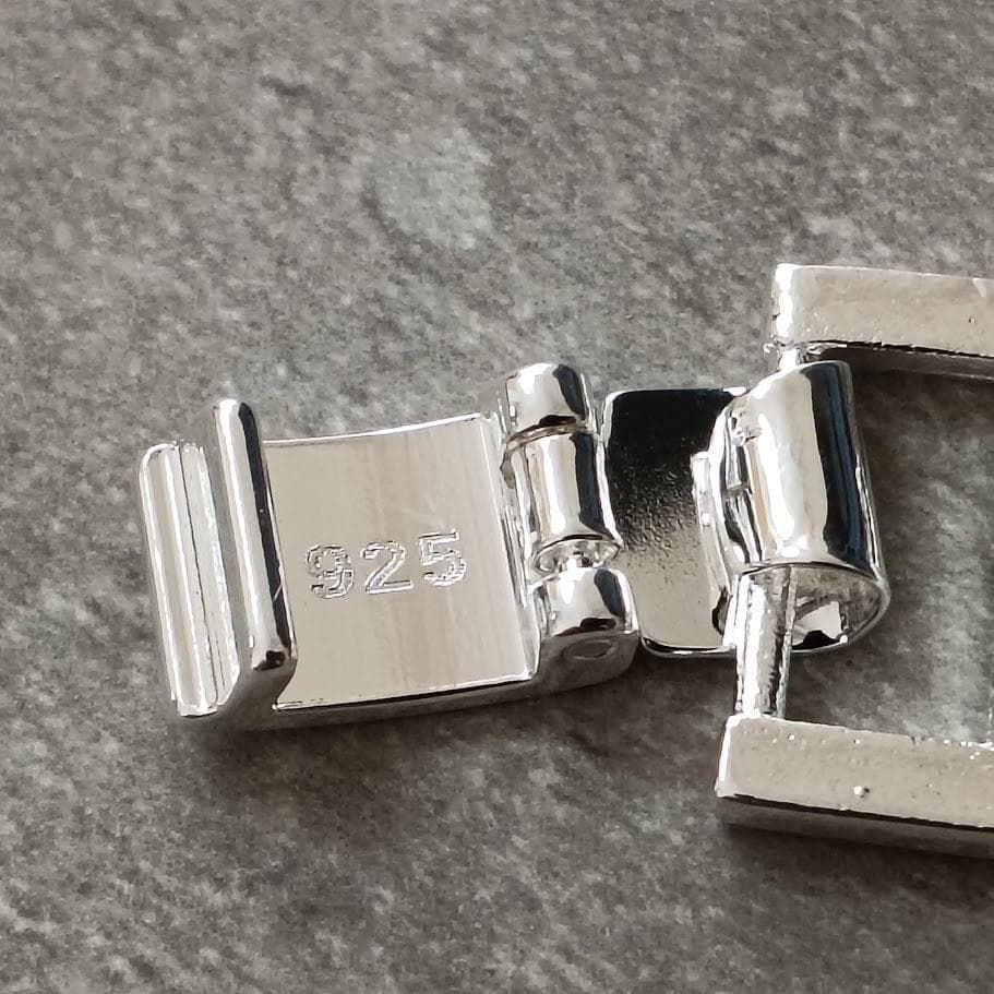 https://assets.mercari-shops-static.com/-/large/plain/2JXobjTEwsnbMMf9BnuZWR.jpg@jpg