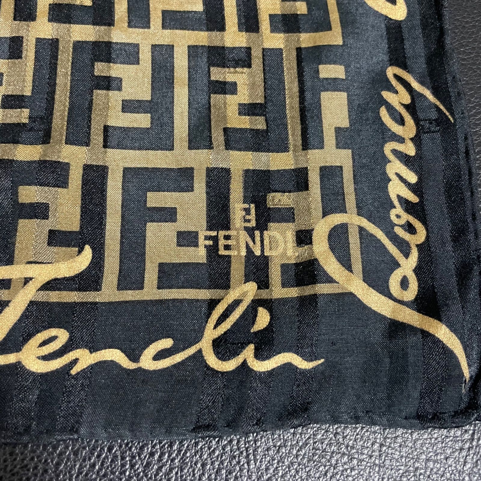 FENDI スカーフ 大判ハンカチ FF柄 シルク混 ロゴデザイン ズッカ柄