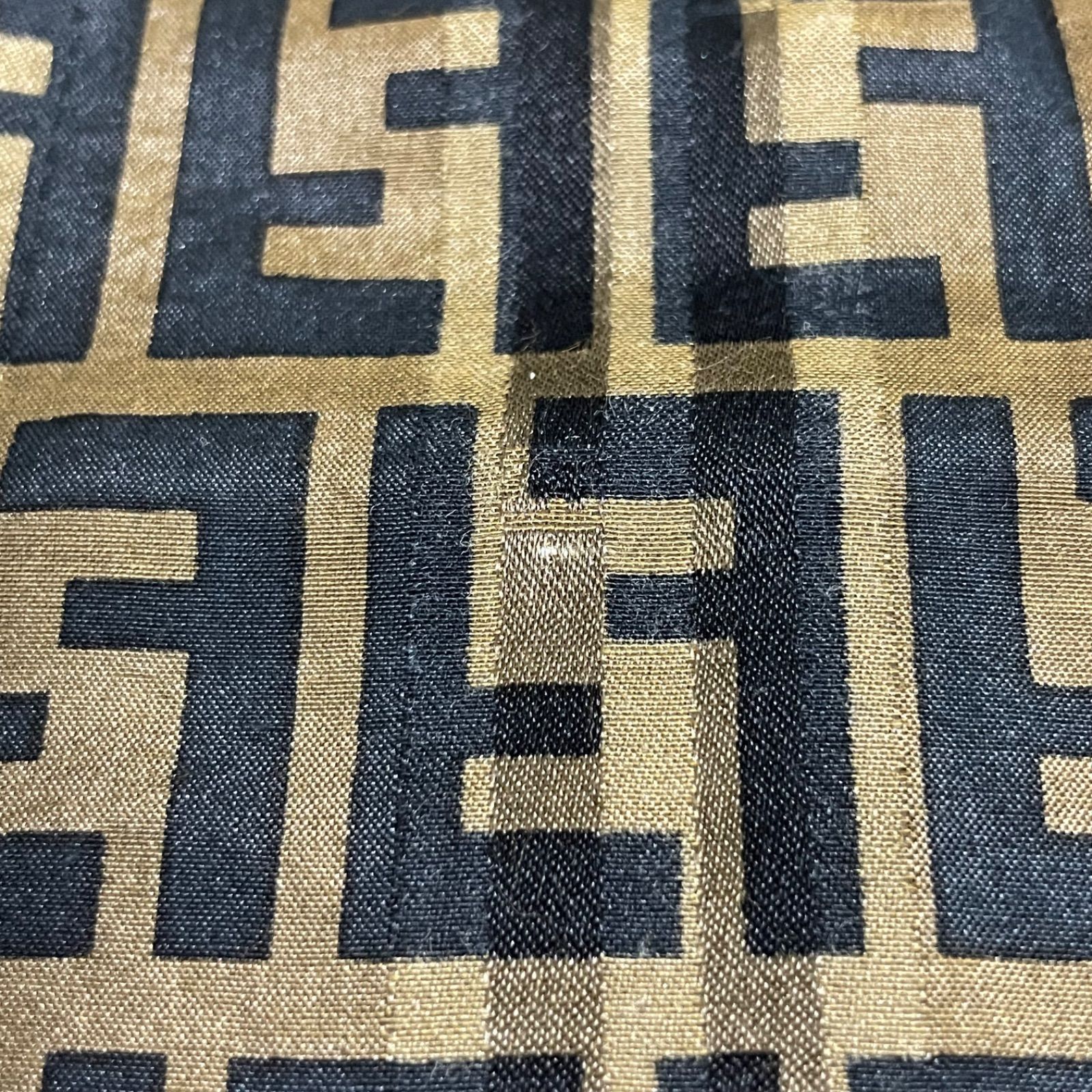 FENDI スカーフ 大判ハンカチ FF柄 シルク混 ロゴデザイン ズッカ柄