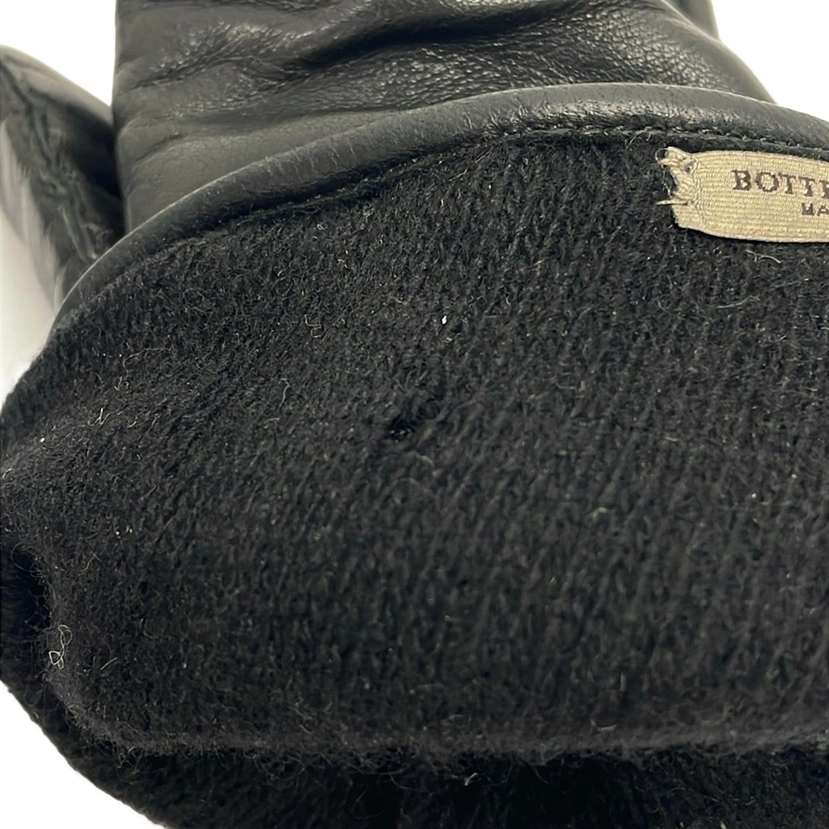 BOTTEGA VENETA(ボッテガヴェネタ) 手袋 メンズ 黒 イントレチャート
