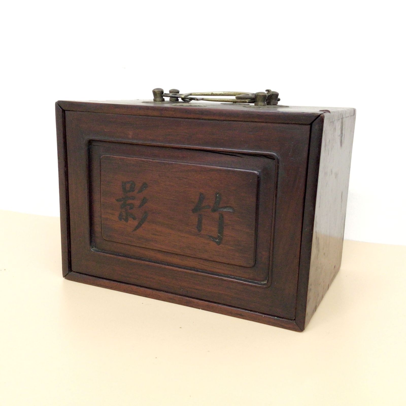 ★超貴重 中国玩具 麻雀牌 背竹骨製麻雀牌 マージャン牌 本革起毛皮箱 A1002-37 時代玩具 麻雀牌 マージャン 影竹 竹背骨面麻将牌 骨面竹背骨