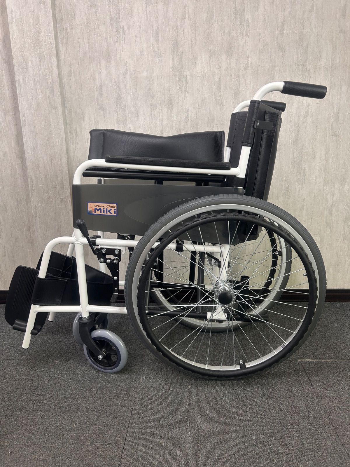 新品未使用品】開封後すぐ使える VA-0 ミキ アルミ製自走式車椅子