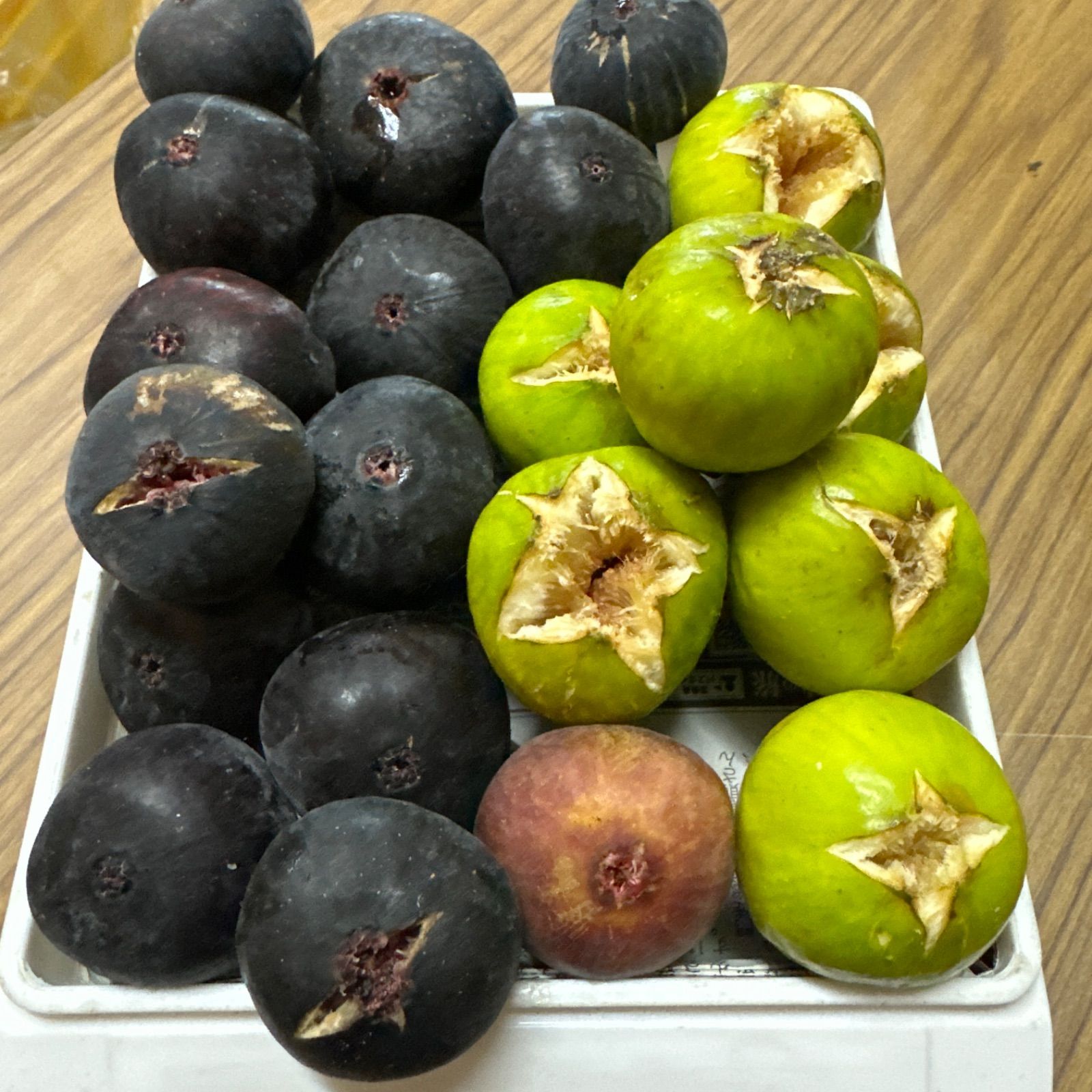 イチジク 3種セット ①クール便 広島県産 - メルカリ