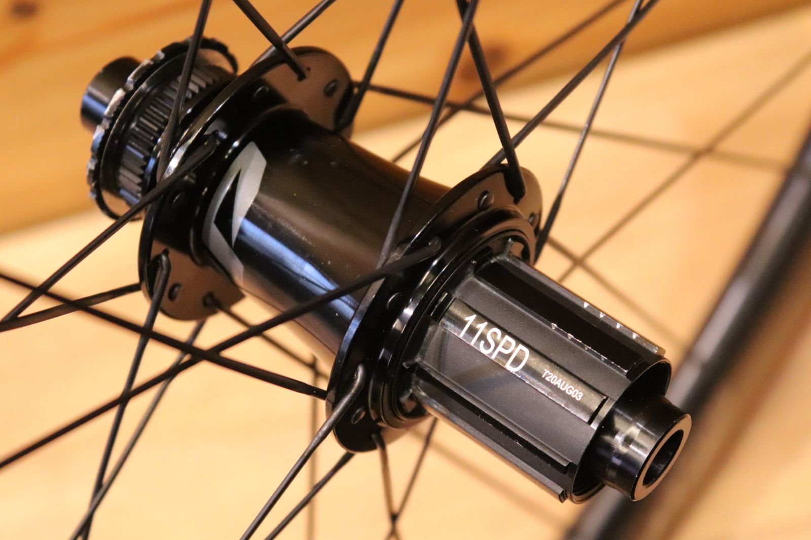 ジップ ZIPP 303S DISC シマノ 11S/12S 23㎜ フックレス カーボン