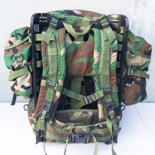 米軍実物 MOLLE II ラージリュックサック ACU迷彩 フレーム付き 米軍実物】MOLLE II ラージリュックサック - メルカリ