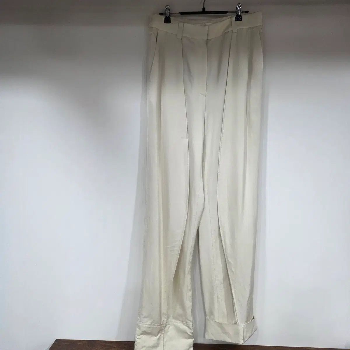 オル(ORR)のピンタック ワイド スラックス