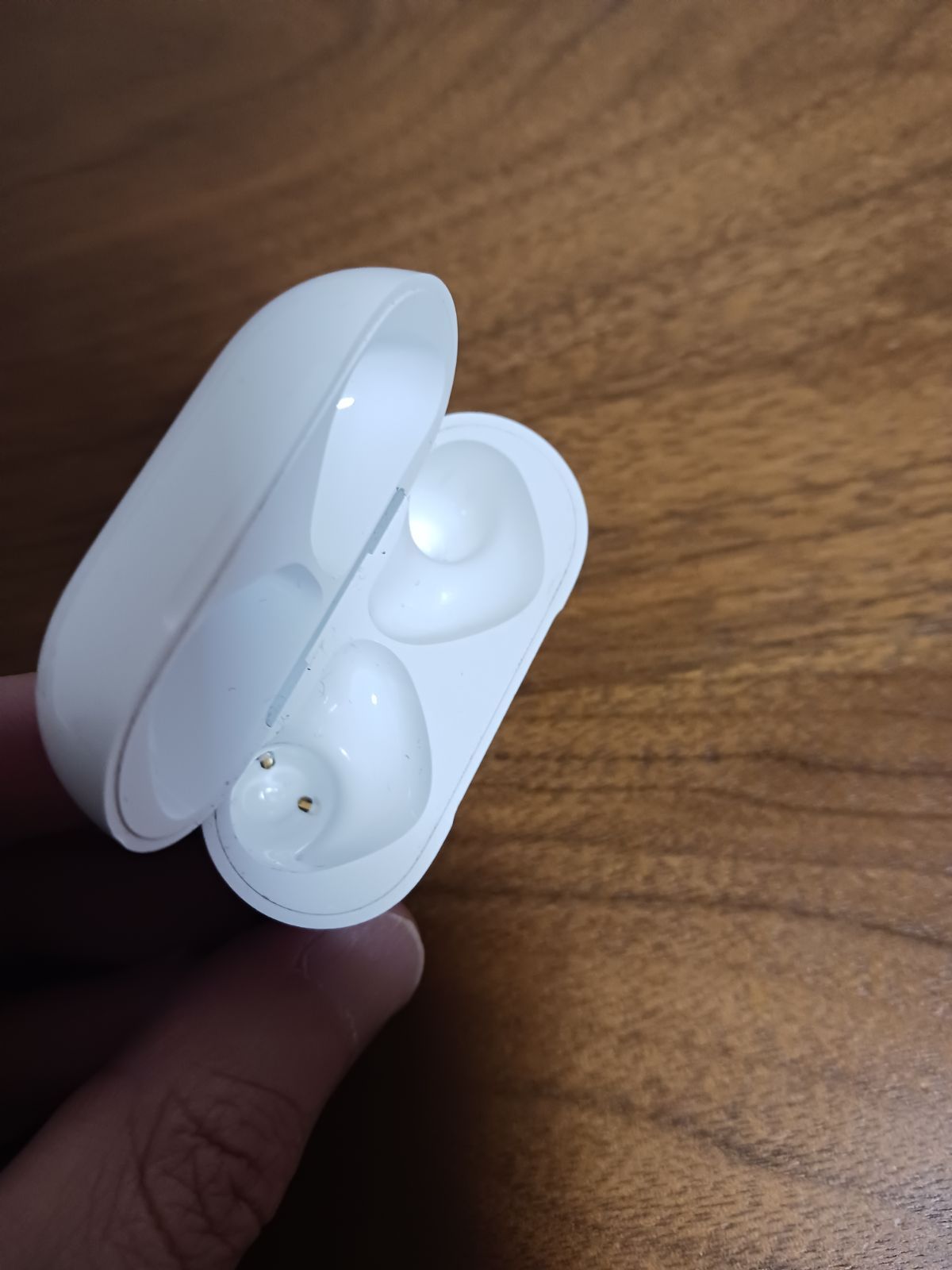 正規品）Apple AirPods 第4世代 充電ケースのみ ノイキャン無し - メルカリ
