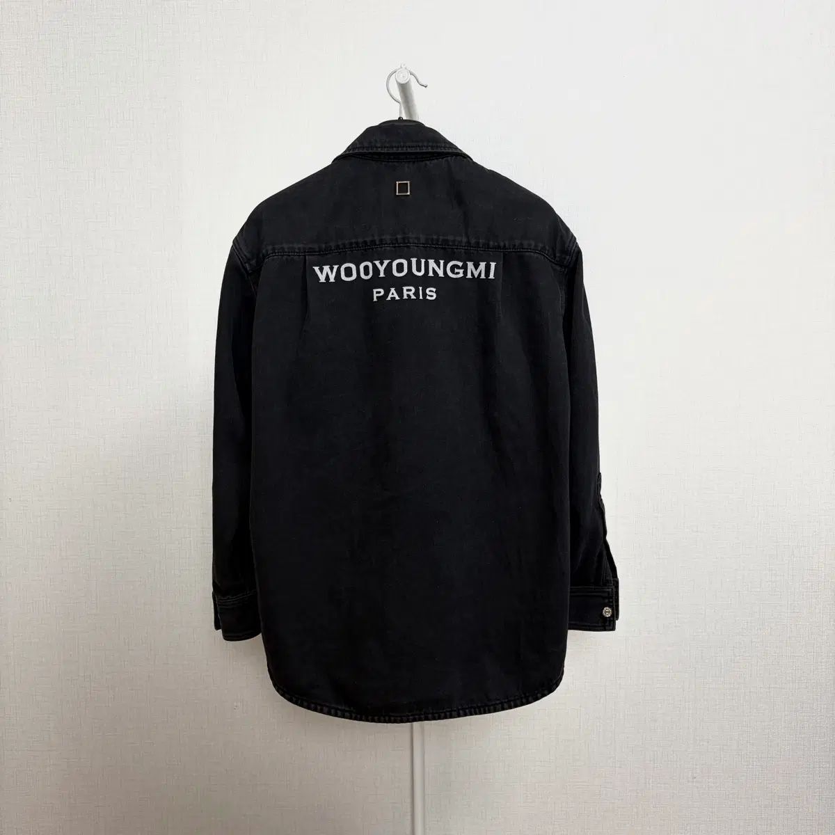 44 ウーヨンミ バックロゴ ブラックデニムジャケット 46,835円