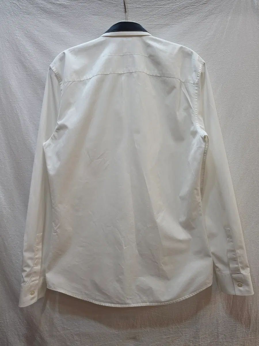 正規品 ジバンシィ 白 スター カラ― シャツ (95) 正規品 ジバンシィ 白 スター カラ― シャツ (95)