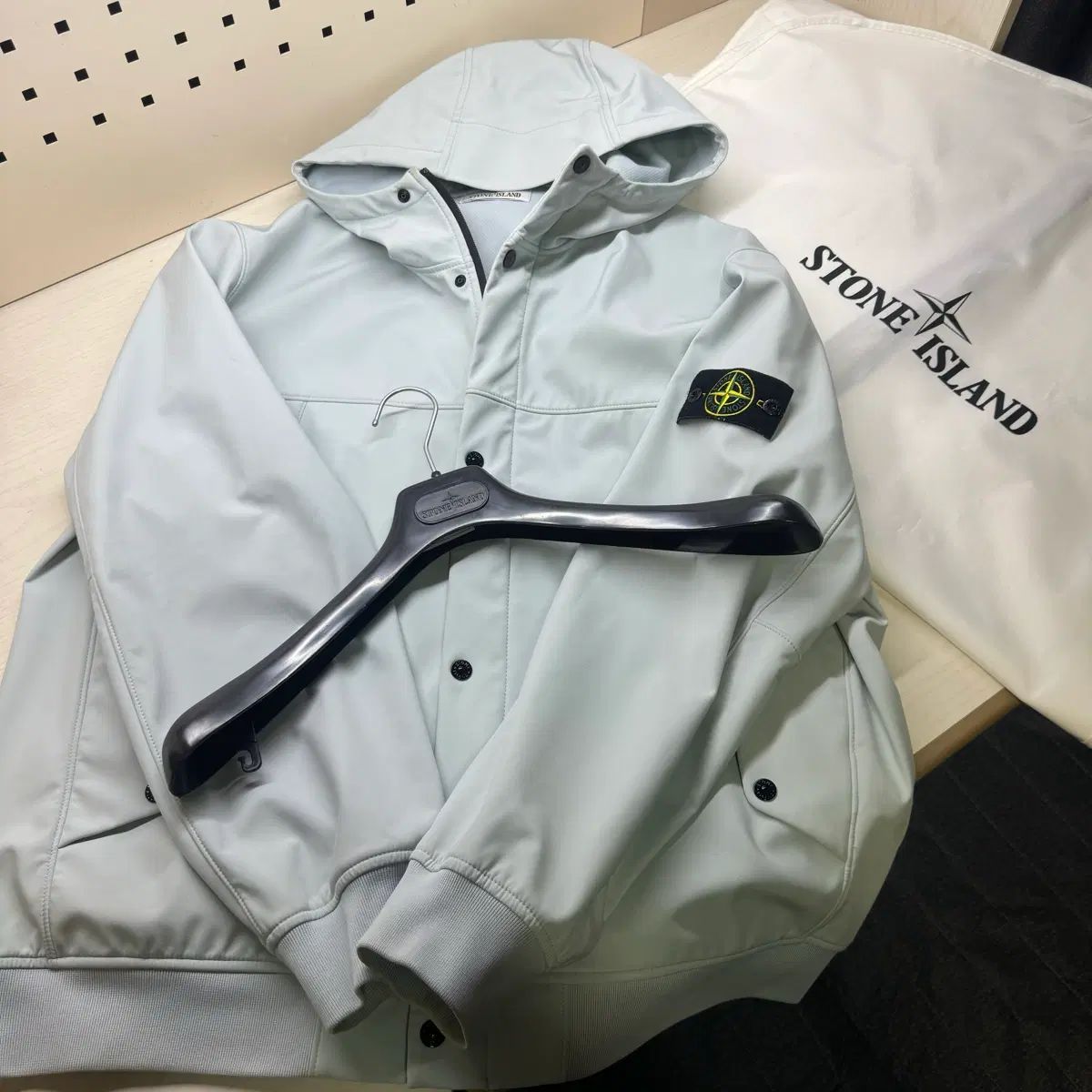 正規品 24ss ストーンアイランド ライト ソフトシェル スカイ XXL