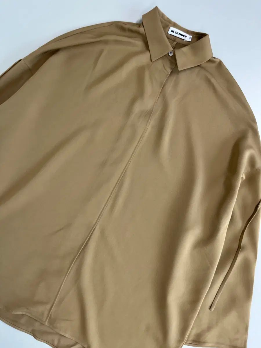 https://assets.mercari-shops-static.com/-/large/plain/2JXqUHafrsBFyEaBiuNpFa.webp@jpg