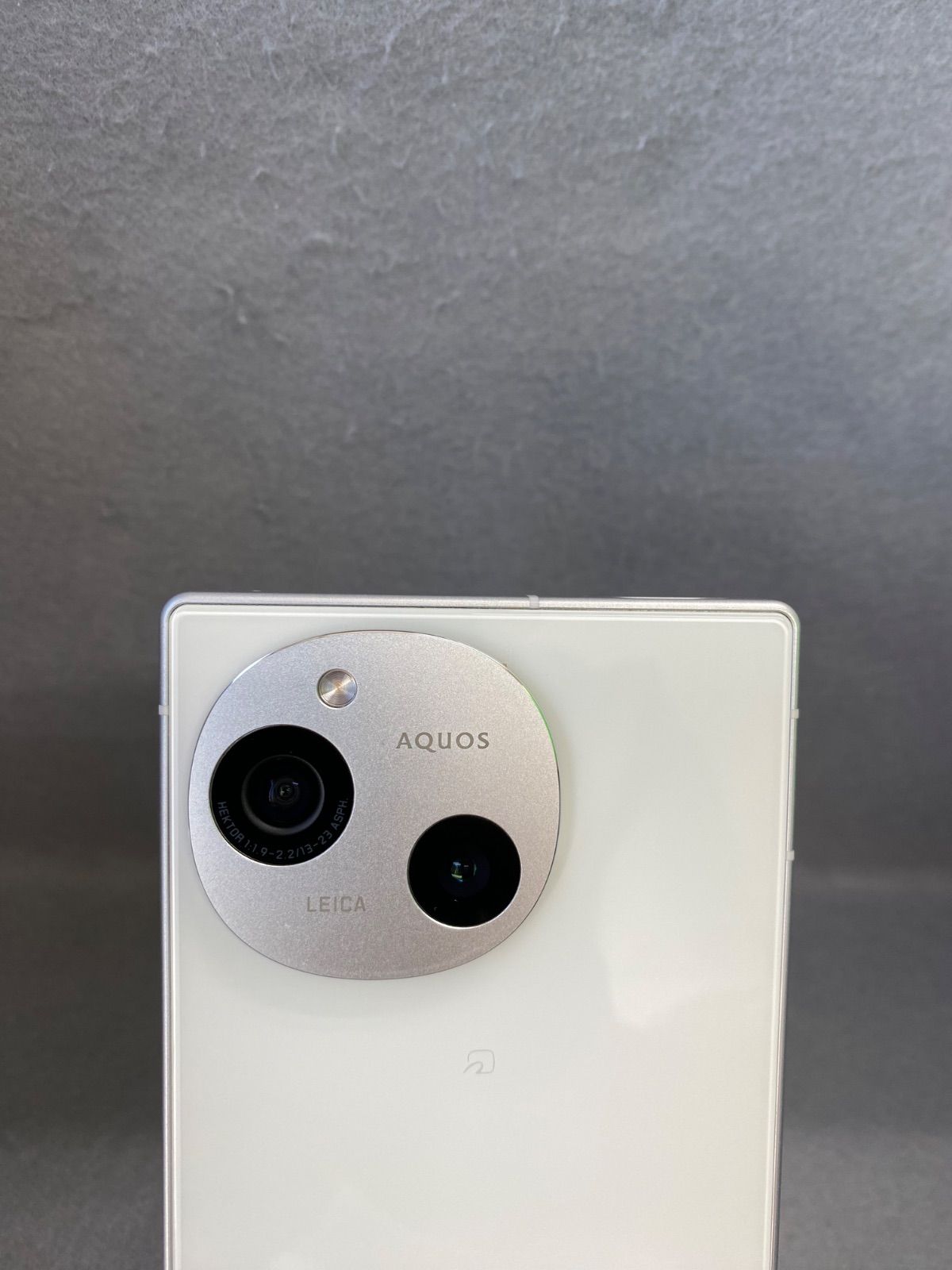 超美品 国内版 SIMフリー A401SH AQUOS R9 256GB ホワイト色 - メルカリ