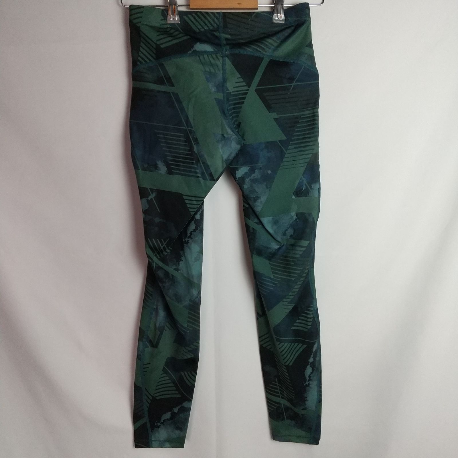 https://assets.mercari-shops-static.com/-/large/plain/2JXqzxXRhWVibcvgqbjbz4.jpg@jpg