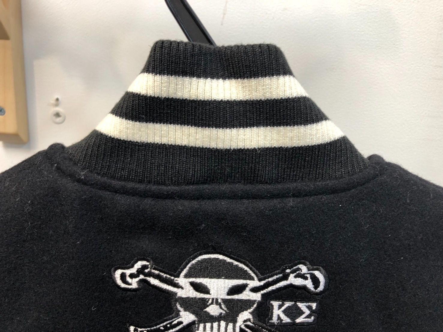 https://assets.mercari-shops-static.com/-/large/plain/2JXr48AsEaWREyYjcDzt5P.jpg@jpg