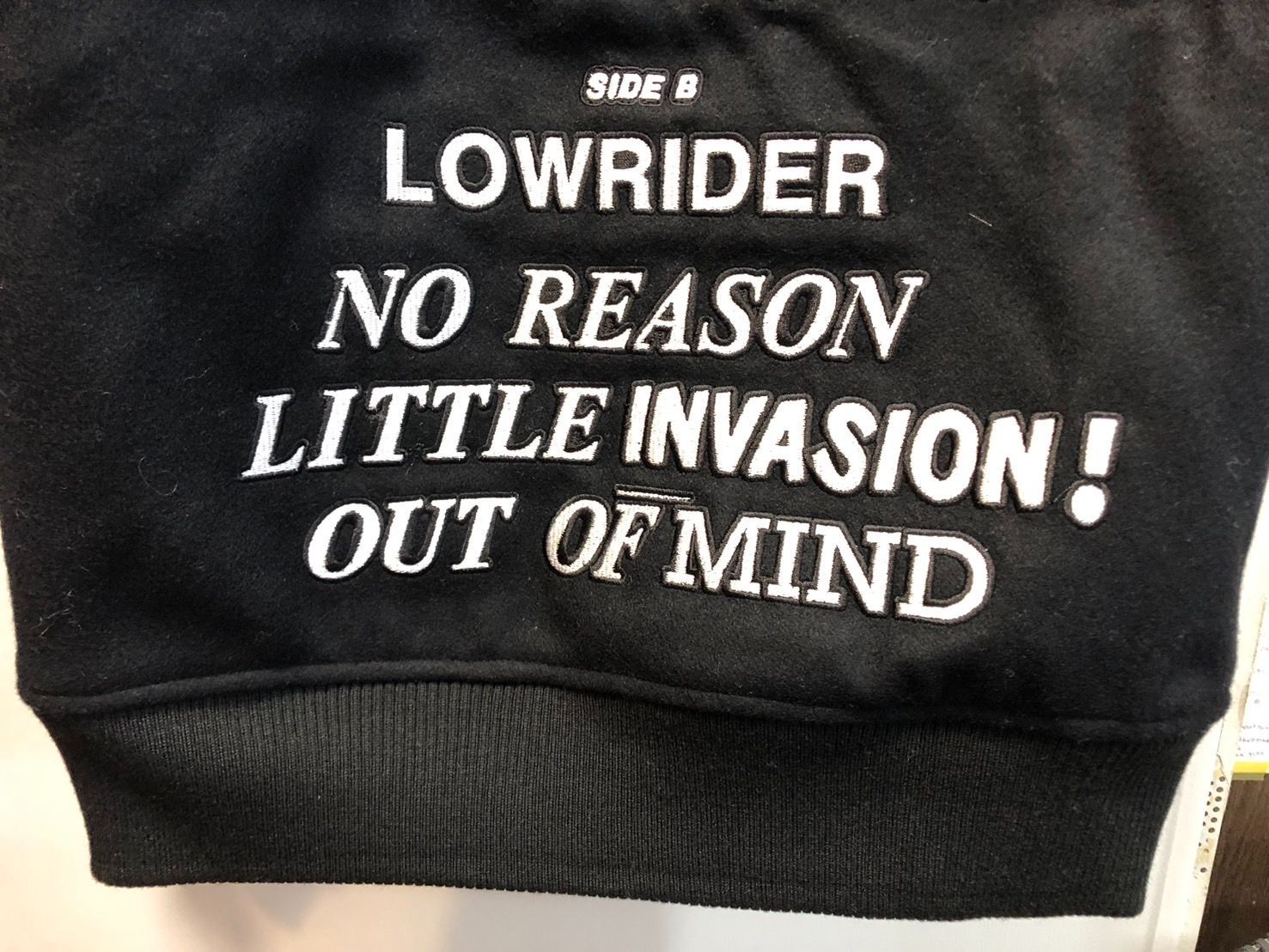 https://assets.mercari-shops-static.com/-/large/plain/2JXr48CjX3WvRyR7KSgzVf.jpg@jpg