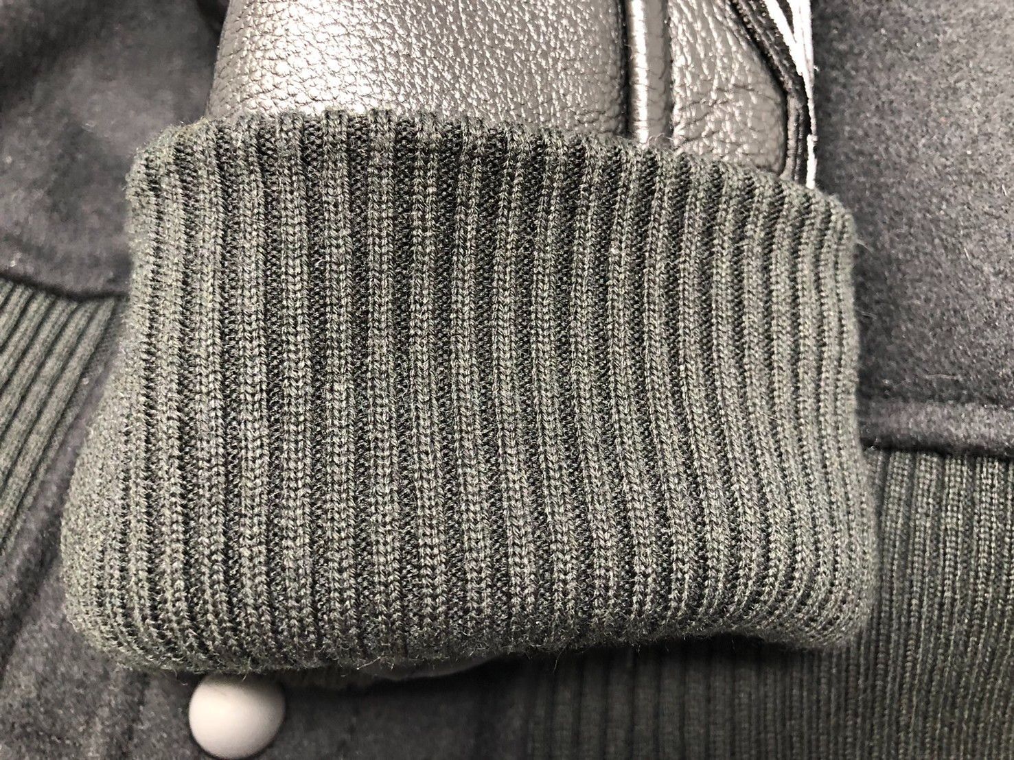 https://assets.mercari-shops-static.com/-/large/plain/2JXr48Gbg28KUBcKFgKMX9.jpg@jpg