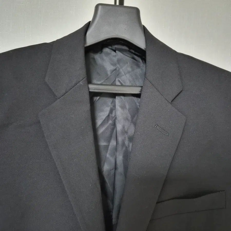 https://assets.mercari-shops-static.com/-/large/plain/2JXr5Z5f2FSrjS8xRrabwX.webp@jpg
