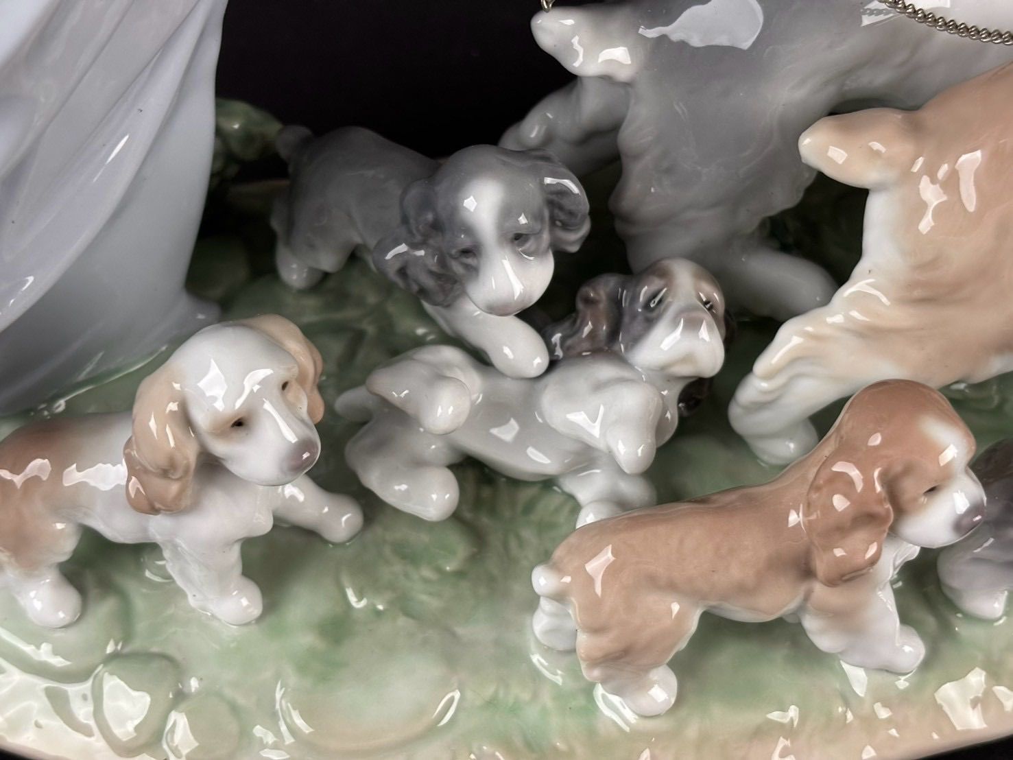リヤドロ「仔犬たちの行進」6784 フィギュリン 保管箱付 - メルカリ