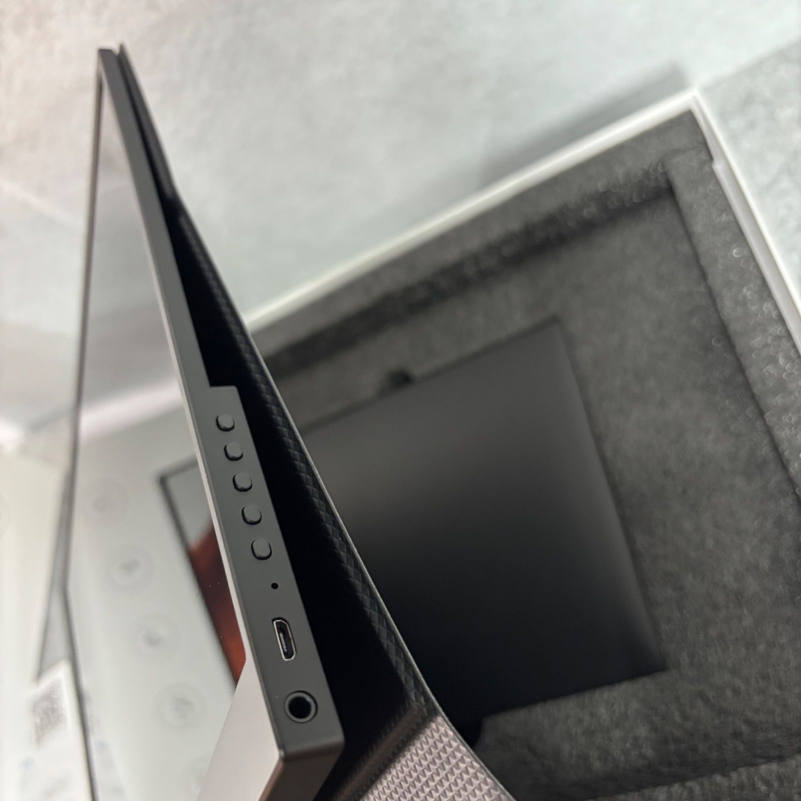KEEPTIME モバイルモニター 14インチ 2K 未使用に近い - メルカリ