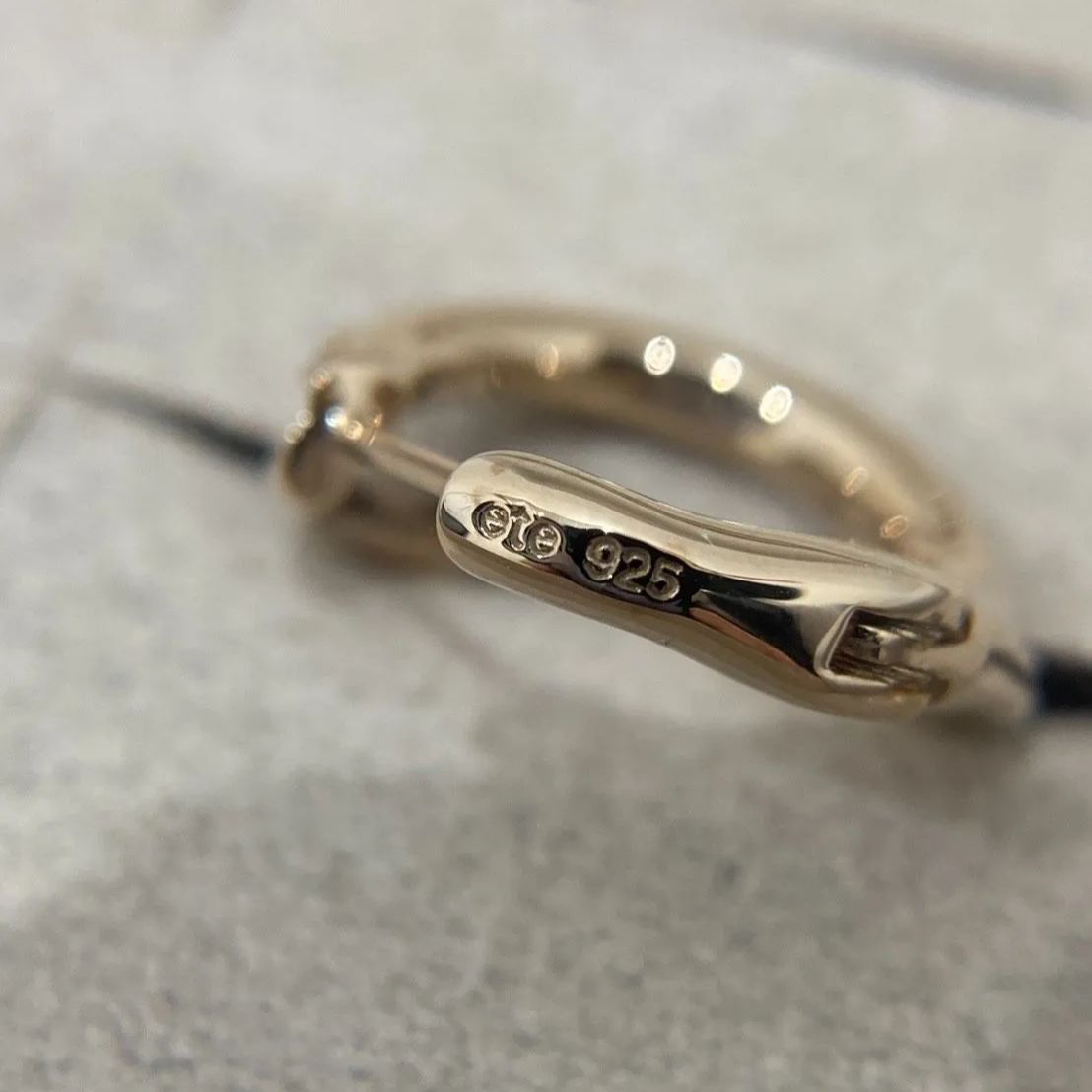 美品】ete エテ ビジュー ハグピアス ピンクゴールド - メルカリ
