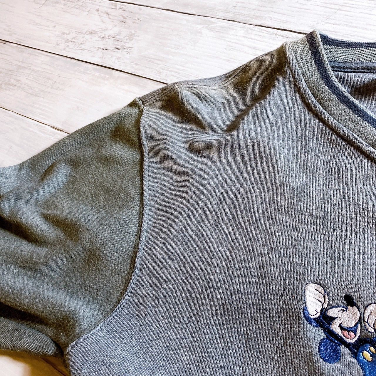フェードあり/希少ミッキー】90s 夕方MICKEY MOUSE V-NECK SWEATSHIRT