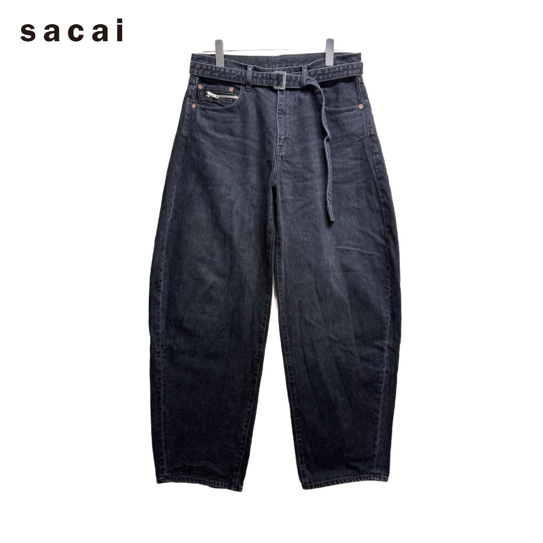 も*う様 sacai ブラック デニムパンツ Sacai Denim Pants ベルト ワイド デニムパンツ - ブラック 【値下げ