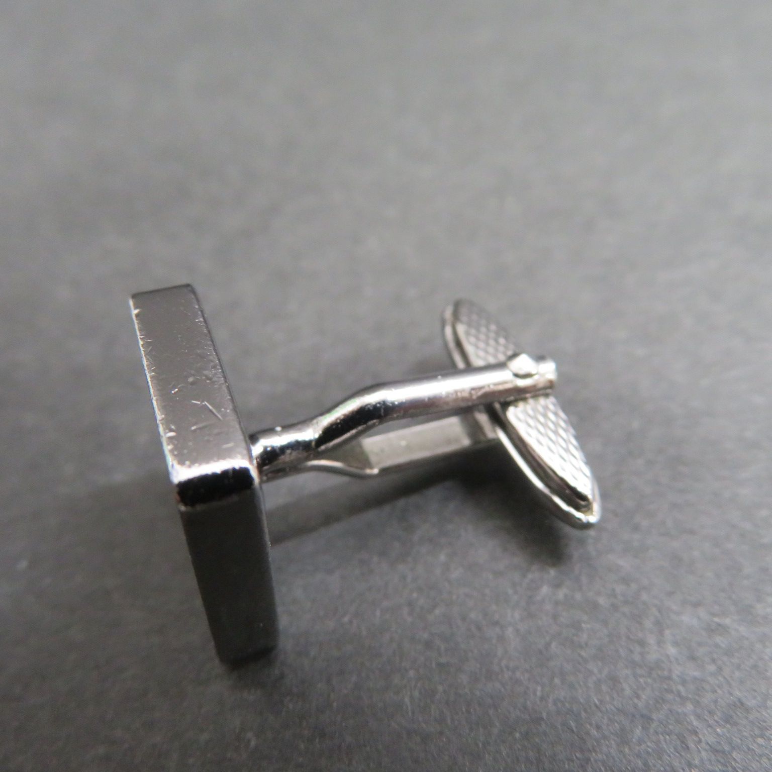 4857☆カフス□アルフレッドダンヒル(ALFRED DUNHILL)□送料込み