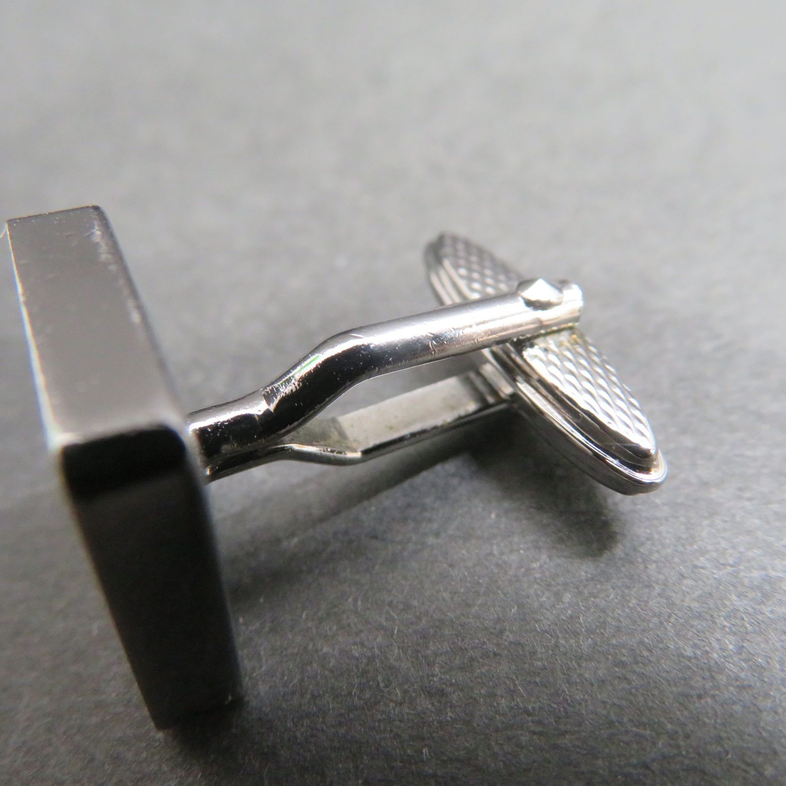 4857☆カフス□アルフレッドダンヒル(ALFRED DUNHILL)□送料込み