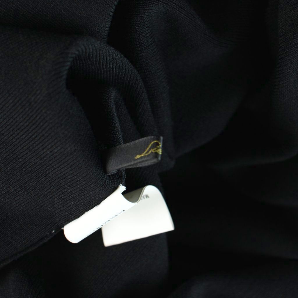 https://assets.mercari-shops-static.com/-/large/plain/2JXrRqrCDfGSNqznBgHmGn.jpg@jpg