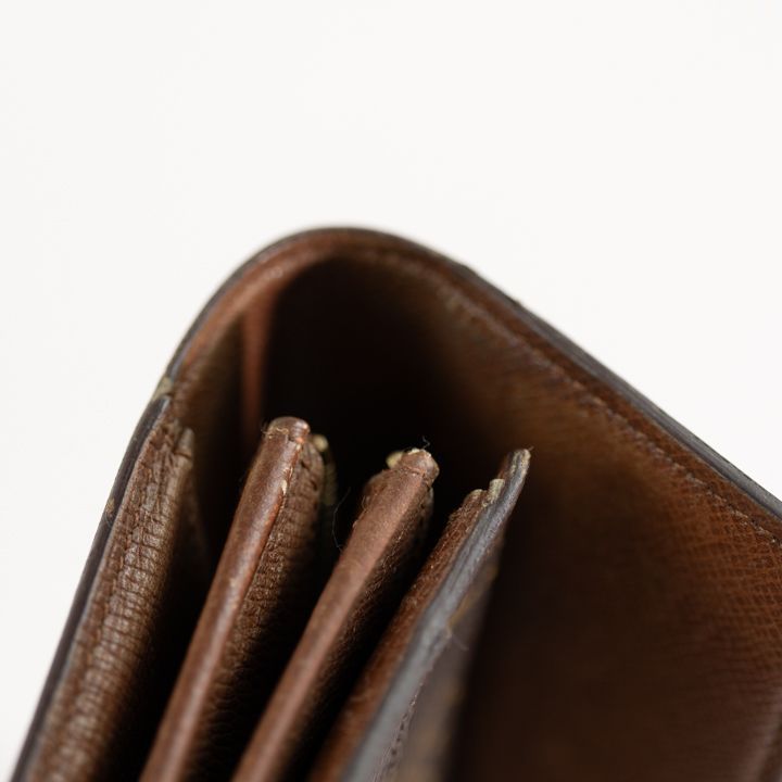 https://assets.mercari-shops-static.com/-/large/plain/2JXrY45LZXCFN5VvRg8mc6.jpg@jpg