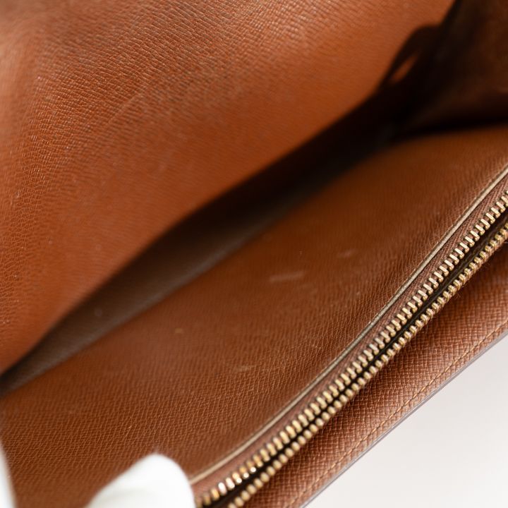 https://assets.mercari-shops-static.com/-/large/plain/2JXrY47F5ANrwAATm8BFSb.jpg@jpg