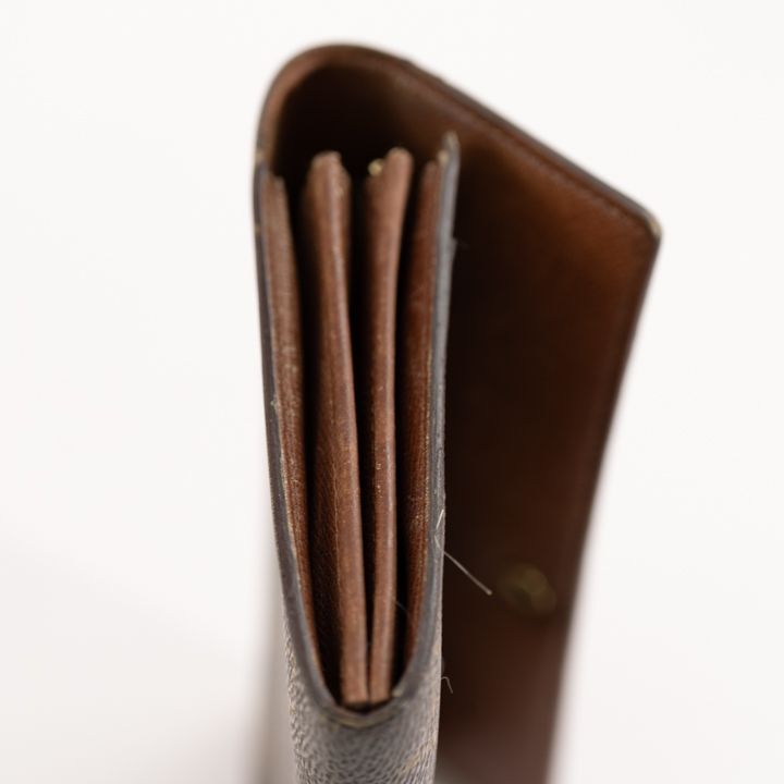 https://assets.mercari-shops-static.com/-/large/plain/2JXrY47jYCtiox6Xbaswoh.jpg@jpg