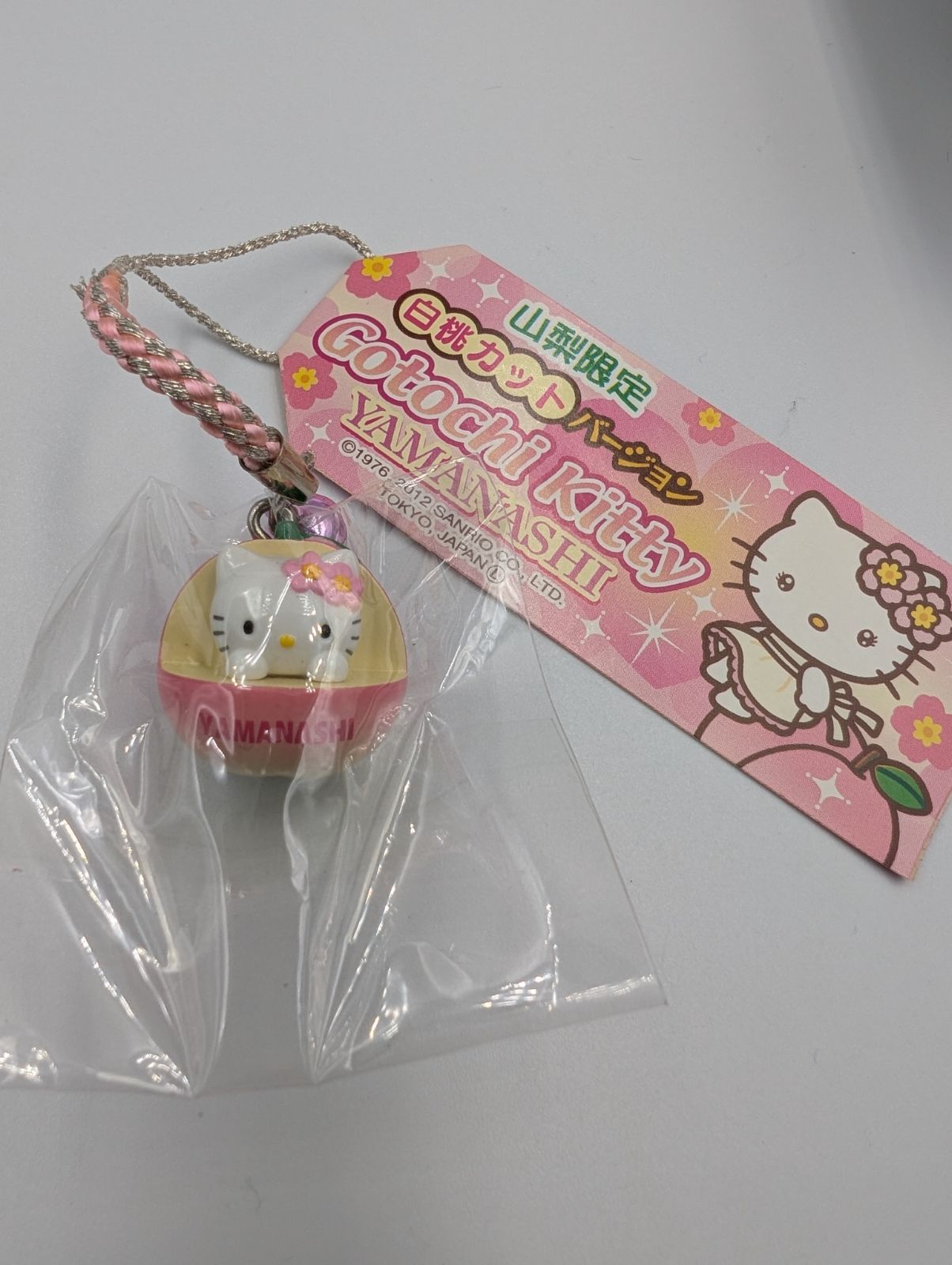 激レア/未開封】山梨限定 ご当地キティ 根付け ストラップ 白桃カット