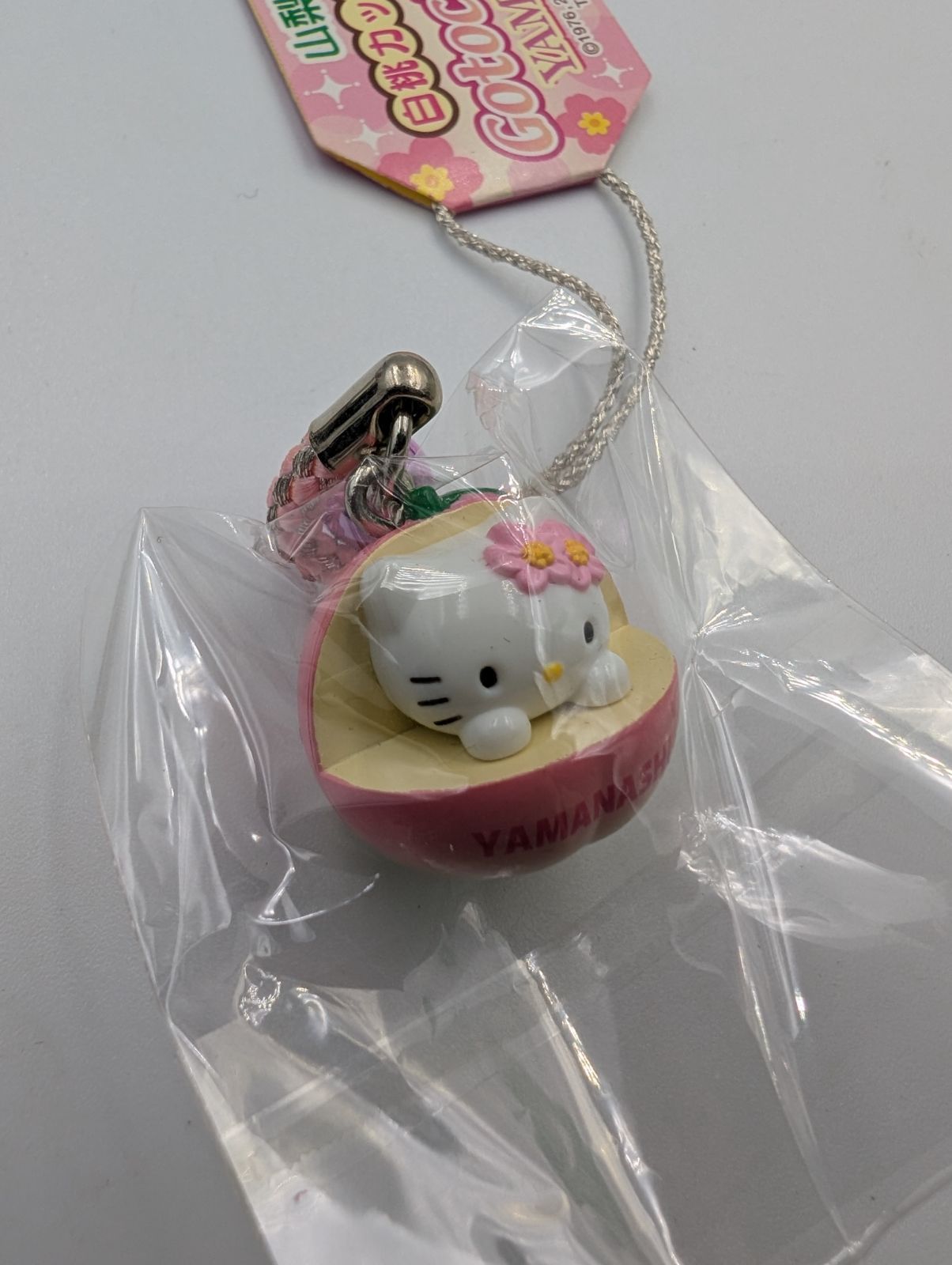 激レア/未開封】山梨限定 ご当地キティ 根付け ストラップ 白桃カット