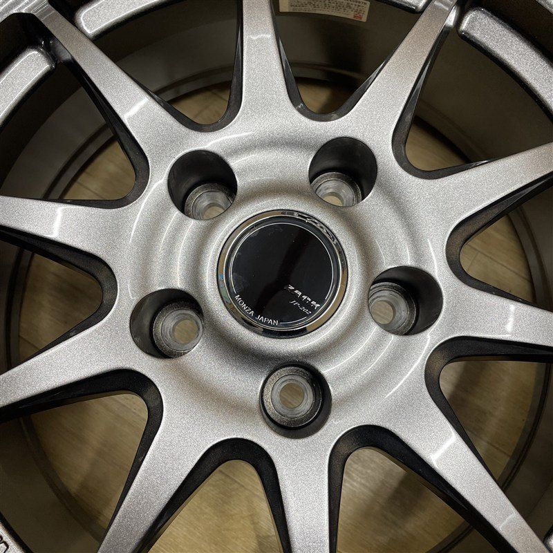 アルファード カローラクロス等 2023年製 ブリヂストン VRX2 215/65R16