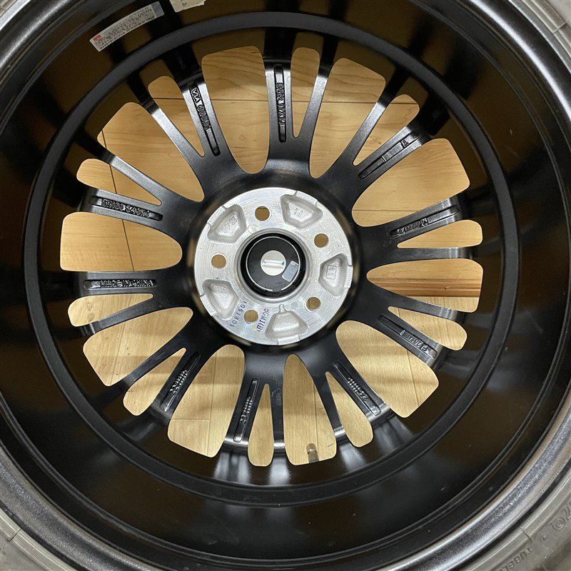 カローラツーリング プリウスに 225/45R17 ブリヂストン VRX2 2023年製