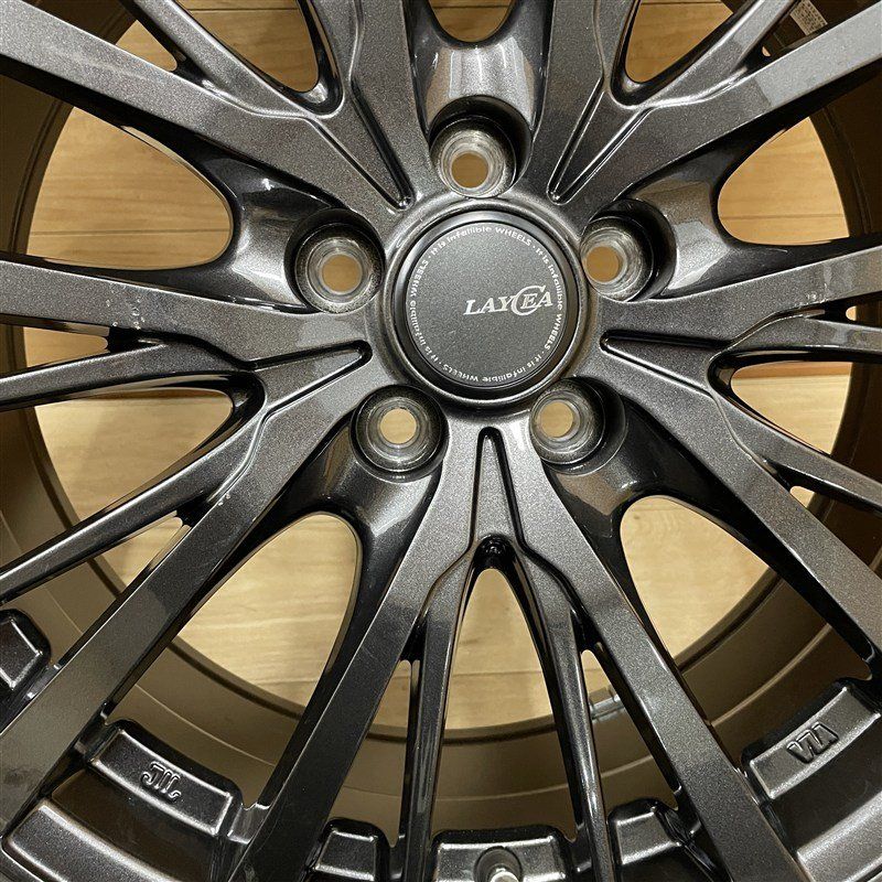 カローラツーリング プリウスに 225/45R17 ブリヂストン VRX2 2023年製
