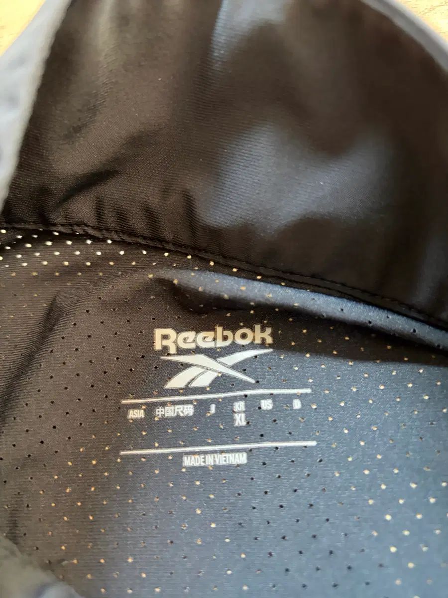 https://assets.mercari-shops-static.com/-/large/plain/2JXsB5bynqDhsL5PjGbuoD.webp@jpg