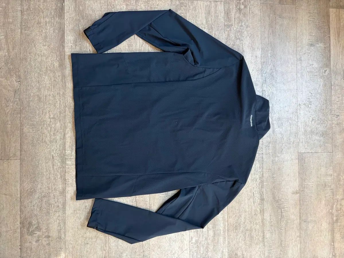 https://assets.mercari-shops-static.com/-/large/plain/2JXsB5c7SFgWksnpiZEhjY.webp@jpg