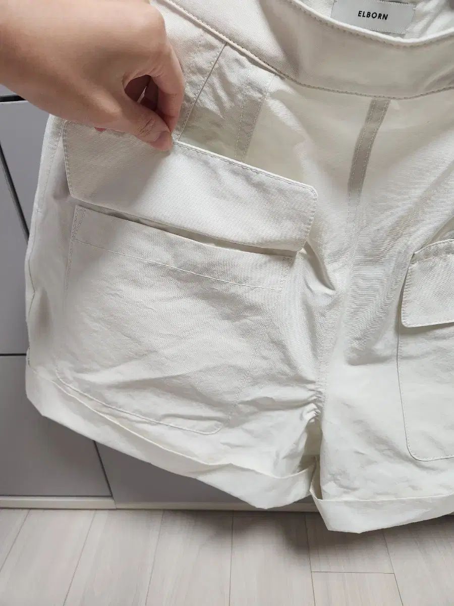 Shorts エルボーン