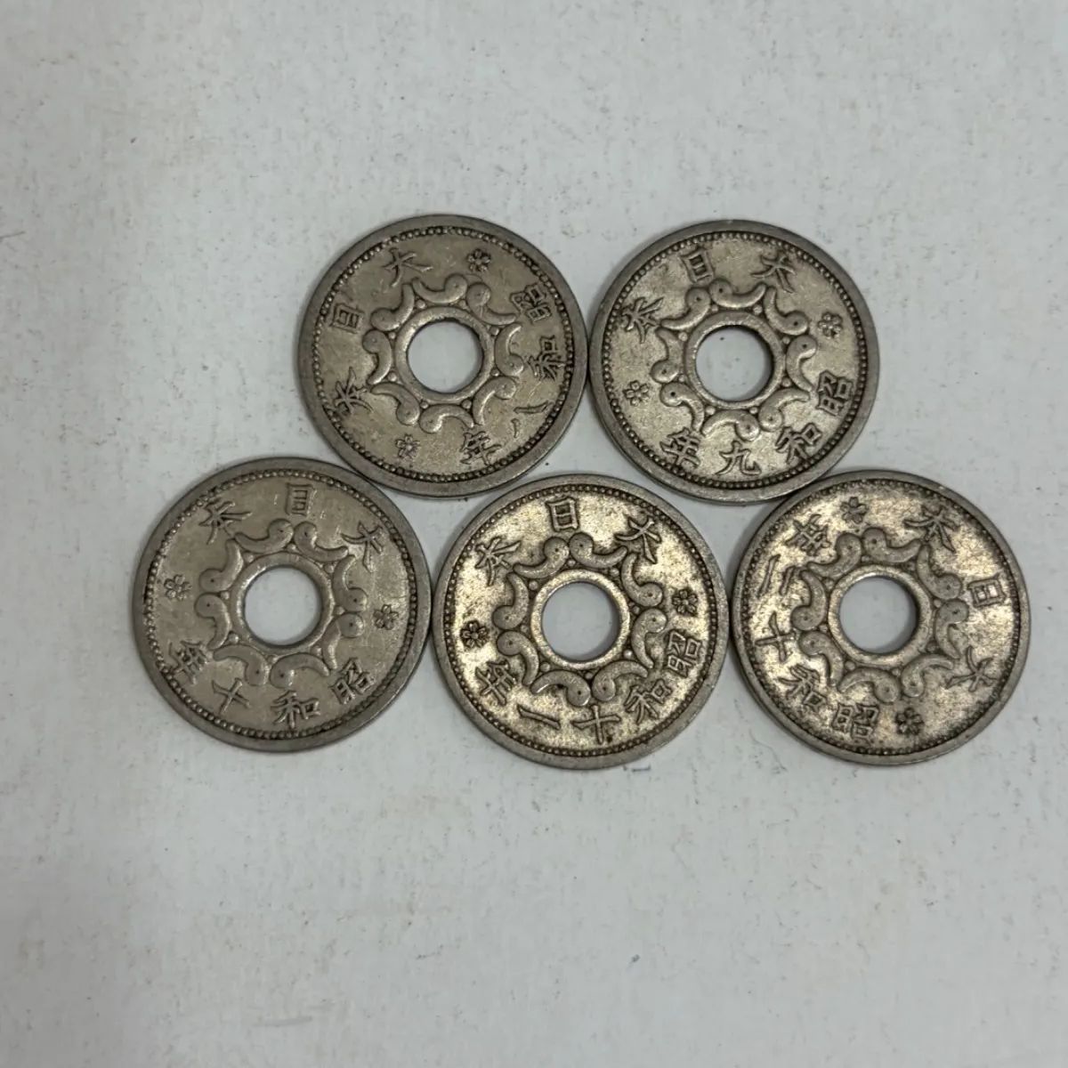 5銭ニッケル貨 76枚 コンプリート5セット含む 古銭 穴銭 - メルカリ