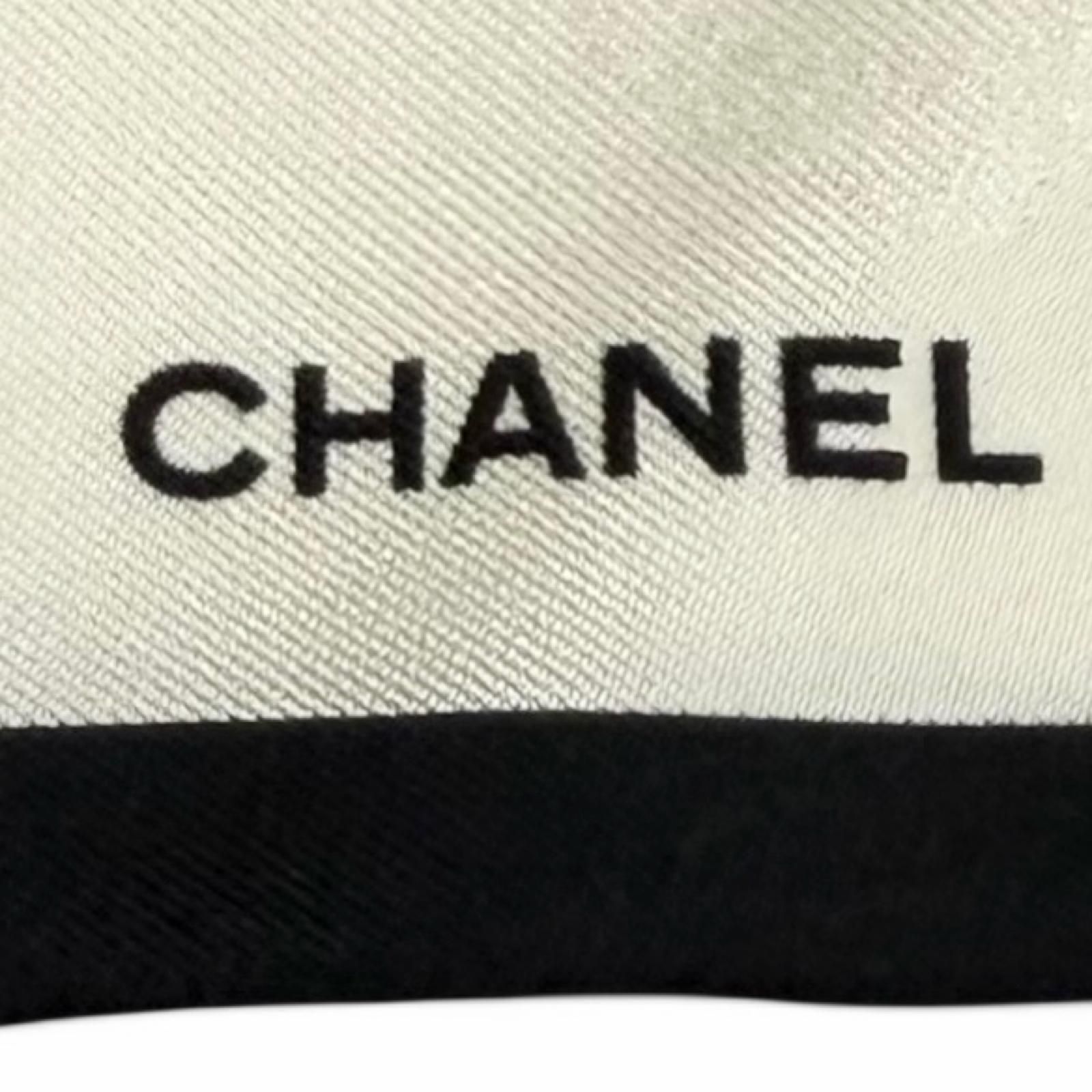 極美品☆CHANEL シャネル 21S シルク100％ ロゴ入り カメリア リボン