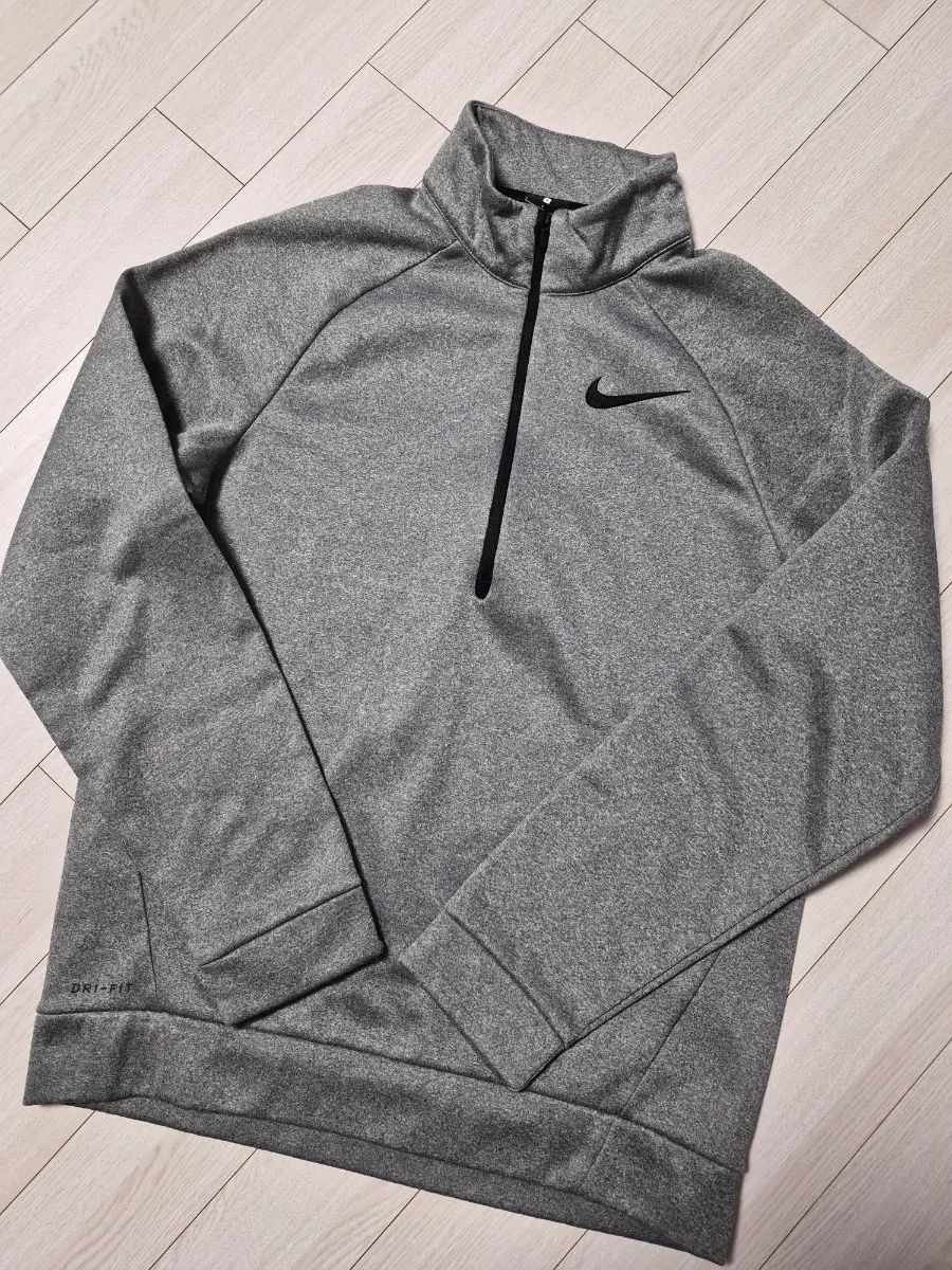 新品級) NIKE メンズ サーマ ハーフジップ トレーナー プルオーバー サイズS (大きめなのでLまで着用可能です)