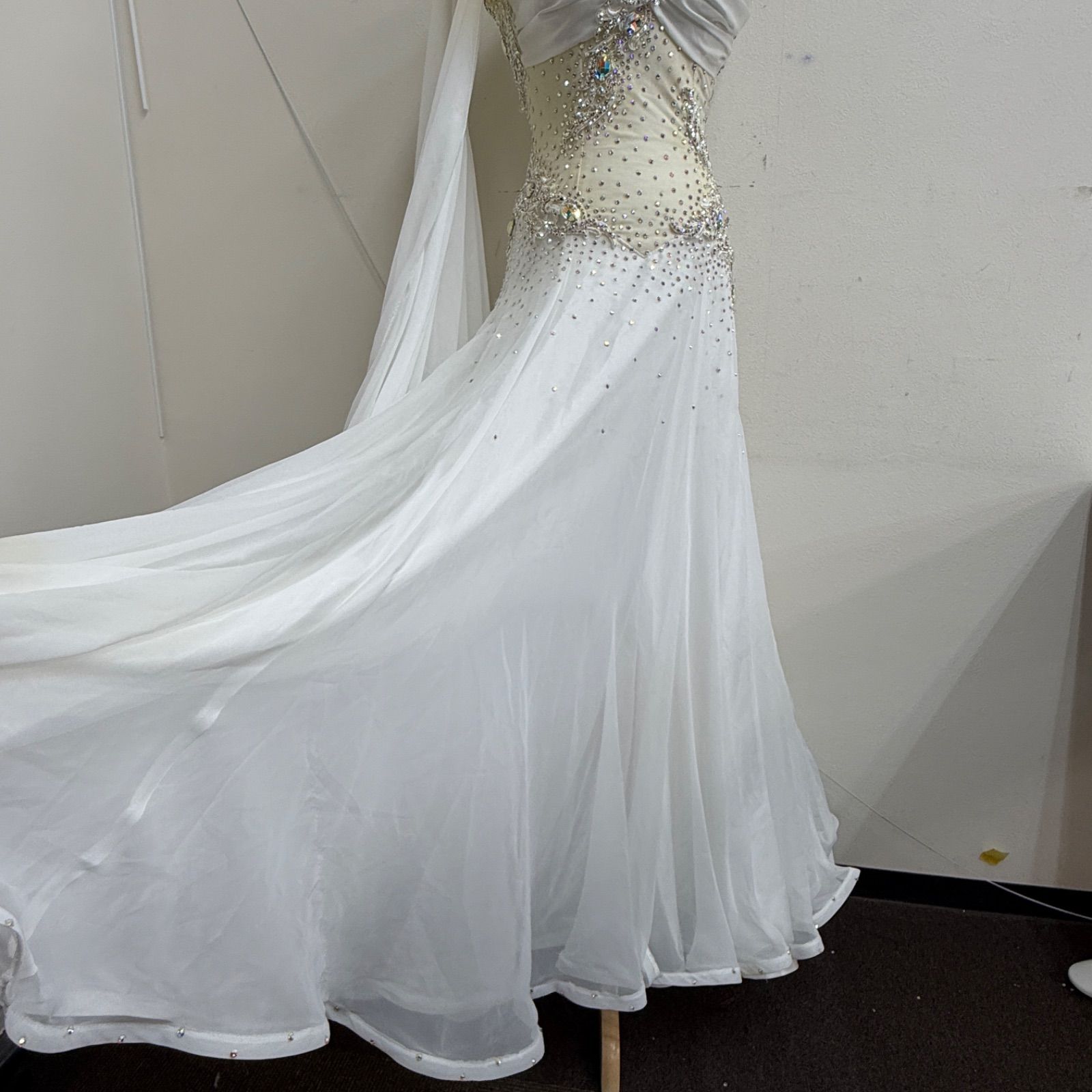 ATELIER HIROKO YAMAGUCHI社交ダンスドレス Lモダンドレス ATELIER HIROKO YAMAGUCHI】社交ダンス衣装 ドレス ワンピース 白