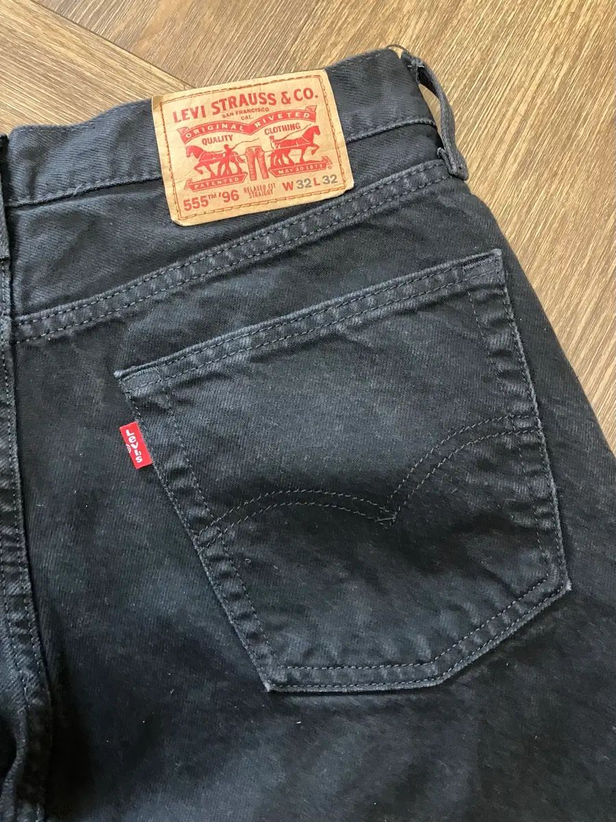 N168 リーバイス 555 デニムパンツ ブラック 9,810円