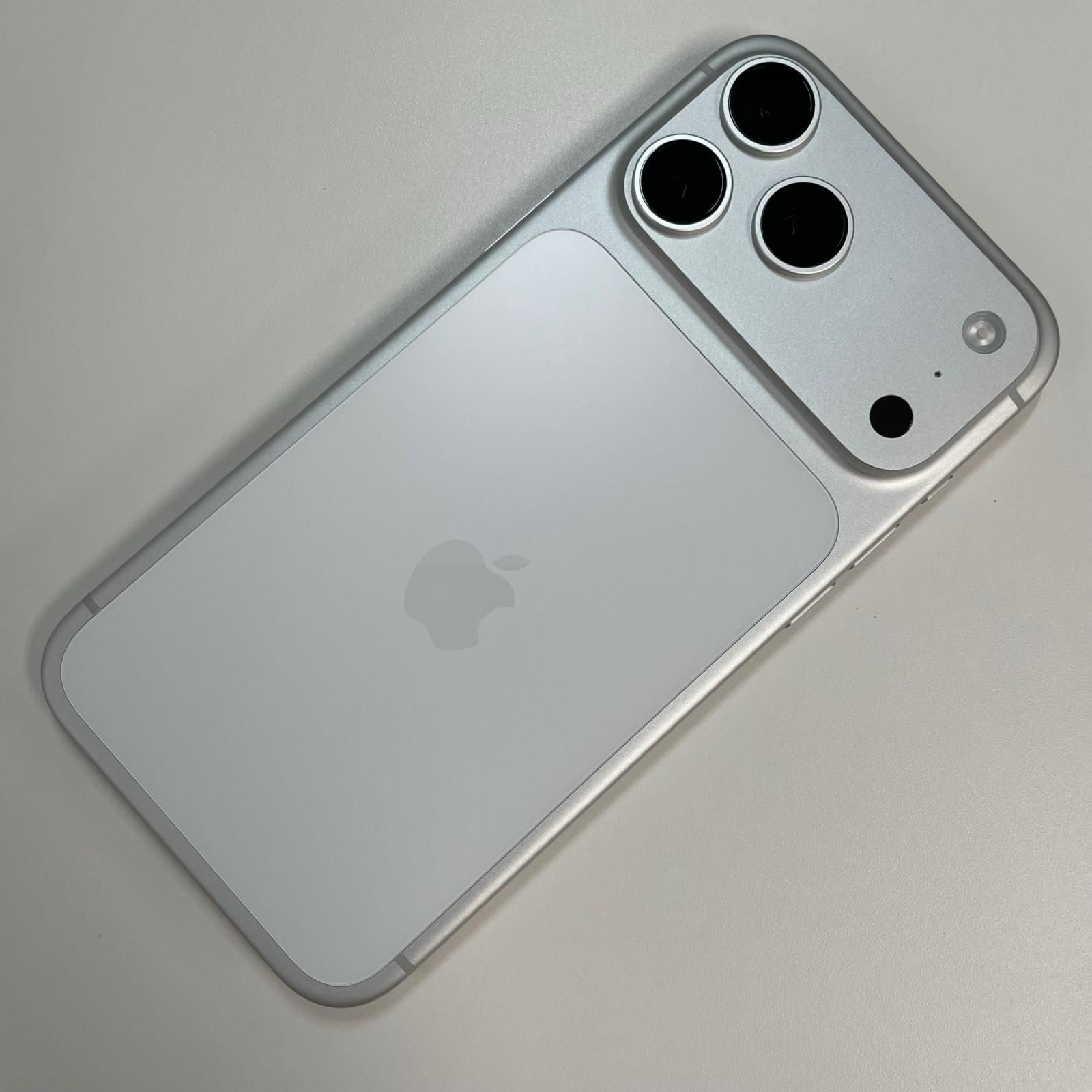 iPhone 17 Pro Max 256GB シルバー Apple - メルカリ