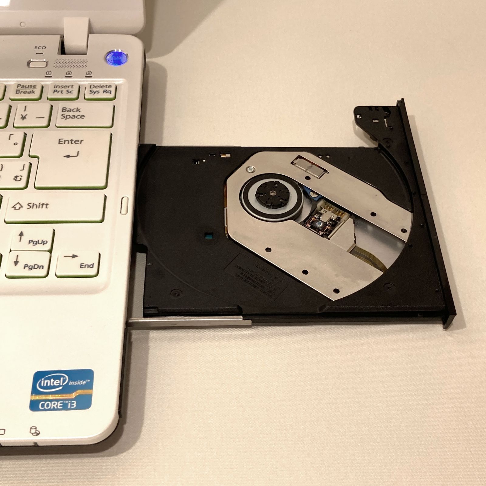 【美品】富士通 LIFEBOOK SH54/G ホワイト★ACアダプタ付属 富士通 LIFEBOOK SH54/G 白 SSD240GB - メルカリ