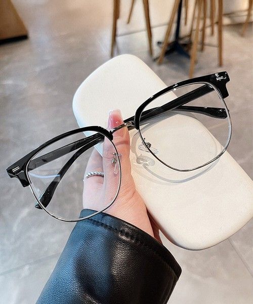 https://assets.mercari-shops-static.com/-/large/plain/2JXu3rQS9shR4ctFULv7Nz.jpg@jpg