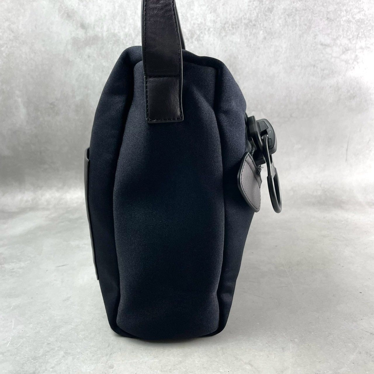 美品✨Kawa-Kawa カワカワ ビッグファスナーショルダーバッグ レザー